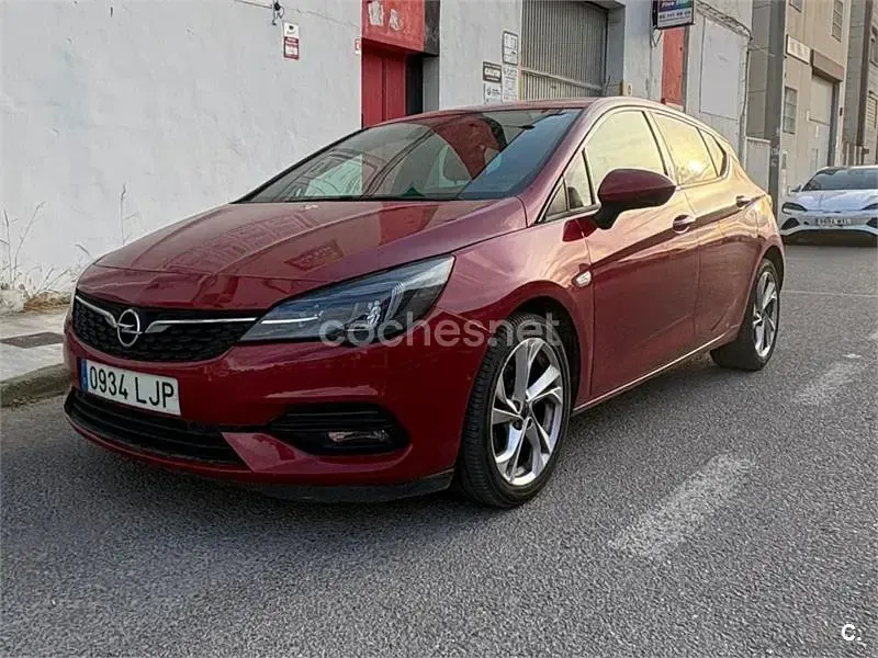 Usado Opel Astra 110 CV (80 kW) 2020 Granate Berlina