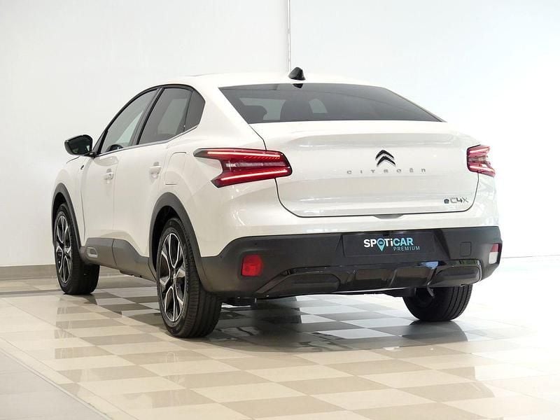 Usado Citroën e-C4 Shine 114 kW (156 CV) 2023 Blanco Berlina