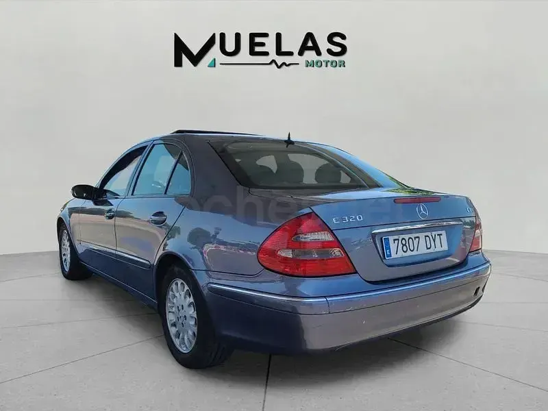 Usado Mercedes E320 Elegance 224 CV (164 kW) 2006 Azul Berlina