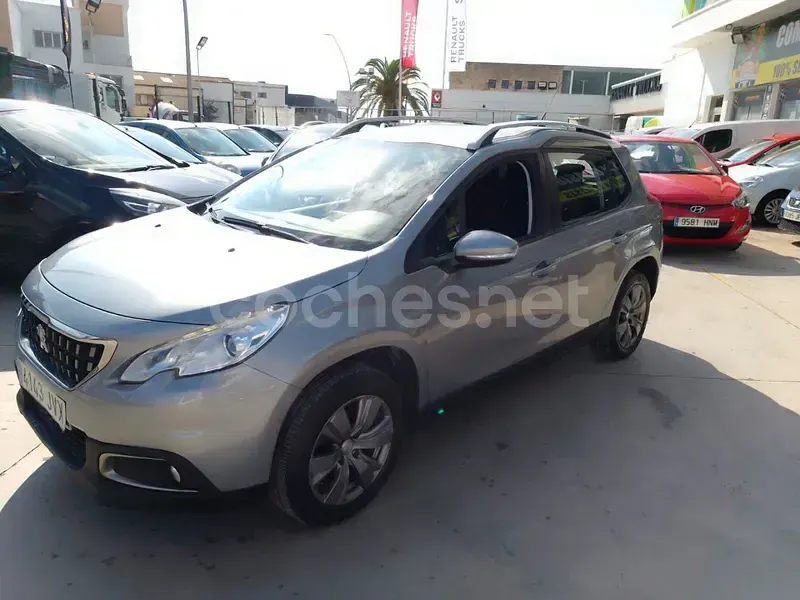 Usado Peugeot 2008 Allure 100 CV (73 kW) 2016 Gris / plata SUV
