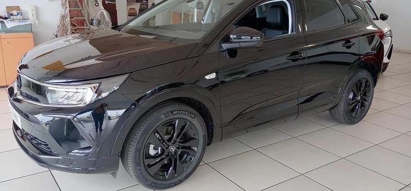 Usado Opel Grandland X Edition 131 CV (96 kW) 2024 Karbon black SUV