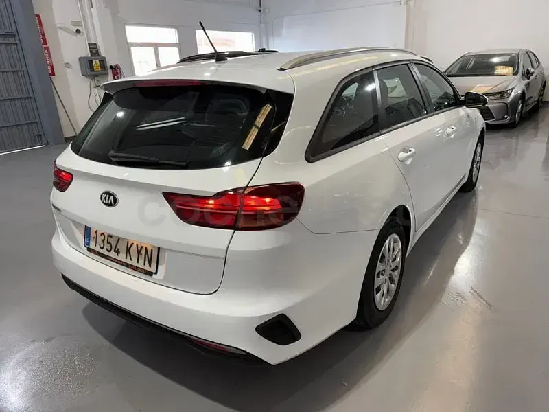 Usado Kia Ceed 115 CV (84 kW) 2019 Blanco Utilitario