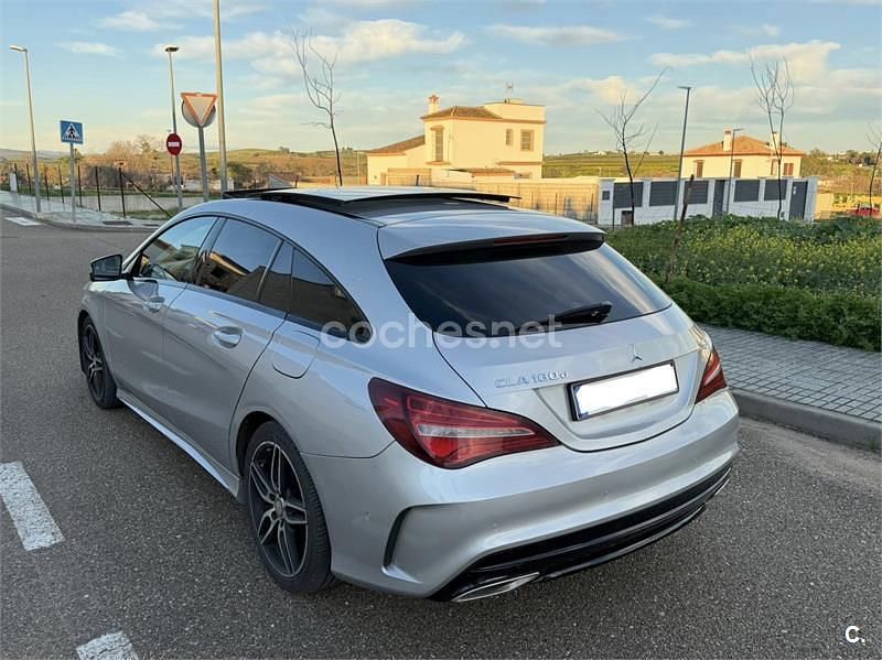 Usado Mercedes CLA200 Shooting Brake 136 CV (100 kW) 2018 Gris / plata Familiar