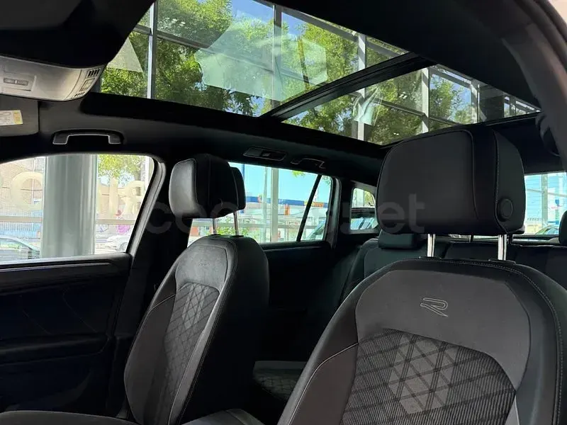 Usado VW Tiguan R-line 150 CV (110 kW) 2023 Gris / plata SUV
