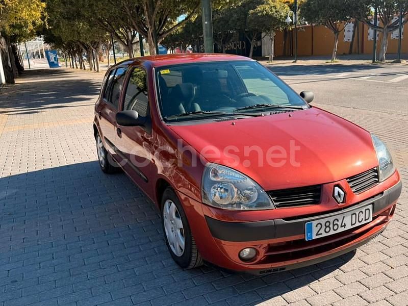 Granate Usado 2004 Renault Clio II Dynamique Berlina | 2500 € (Precio justo) - Imagen 1/4