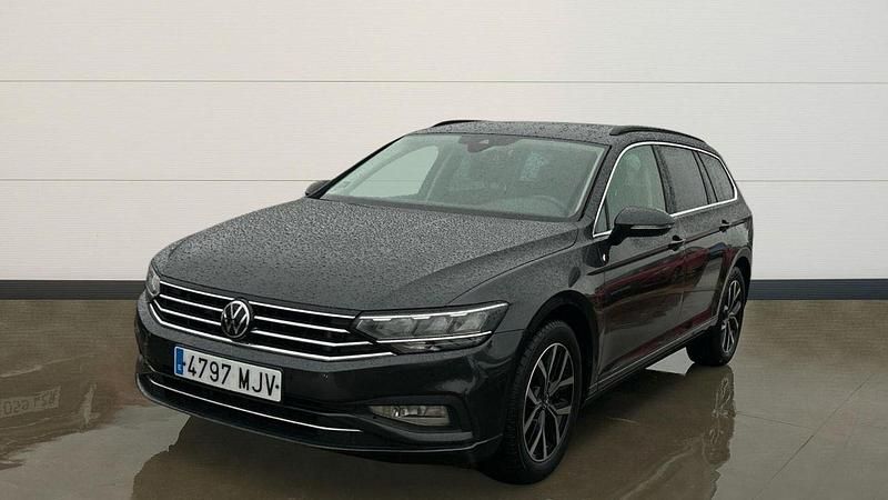 Usado VW Passat Executive 150 CV (110 kW) 2023 Negro Familiar