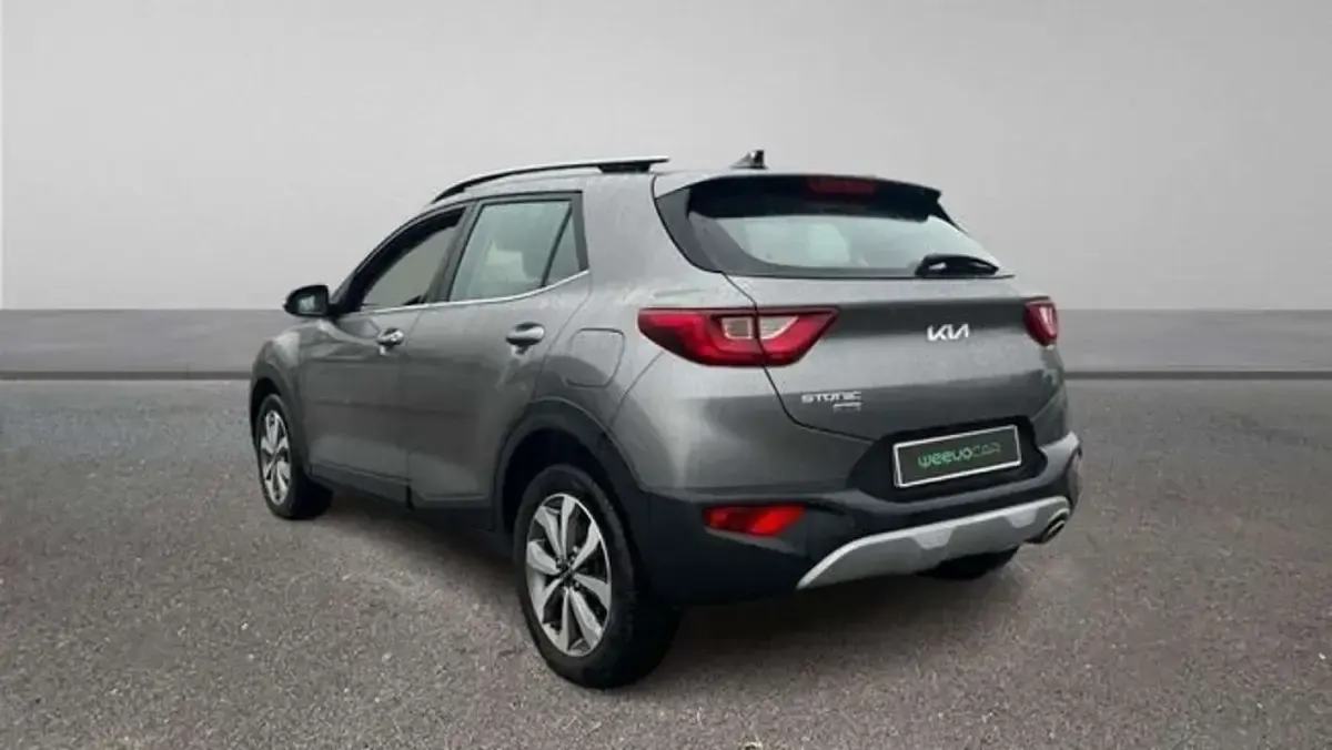 Usado Kia Stonic 101 CV (74 kW) 2025 Gris SUV