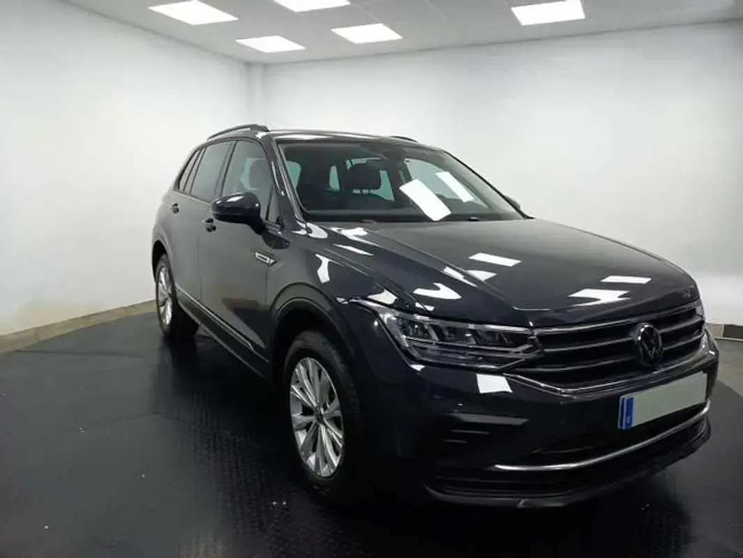 Usado VW Tiguan Business 245 CV (180 kW) 2022 Gris SUV