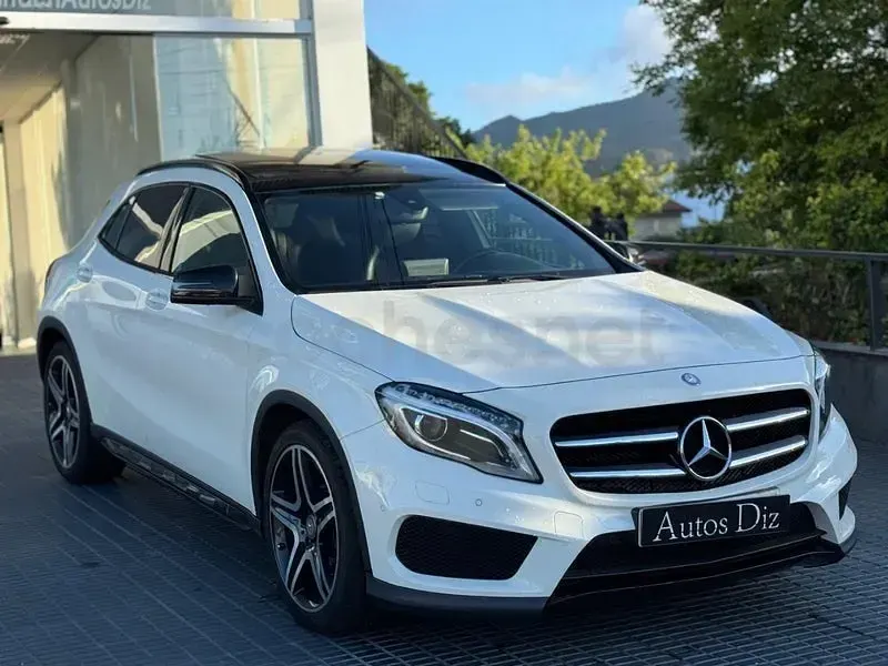 Usado Mercedes GLA220 AMG line 177 CV (130 kW) 2015 Blanco SUV