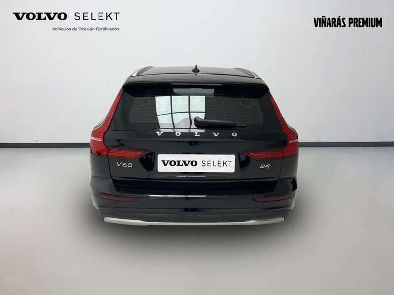 Usado Volvo V60 CC Core 197 CV (144 kW) 2023 Negro Familiar