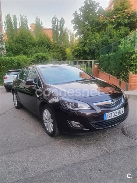 Granate Usado 2012 Opel Astra Sportive Berlina | 6500 € (Precio justo) - Imagen 1/4