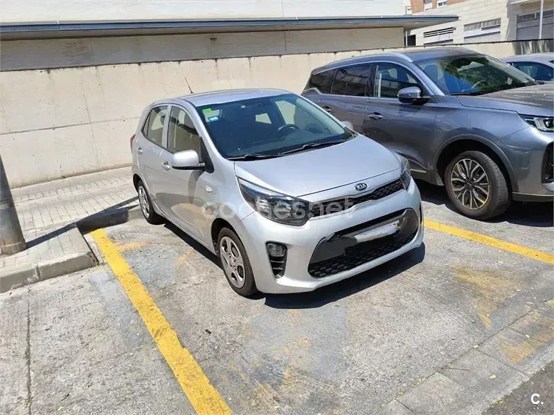 Usado Kia Picanto 67 CV (49 kW) 2018 Gris / plata Utilitario