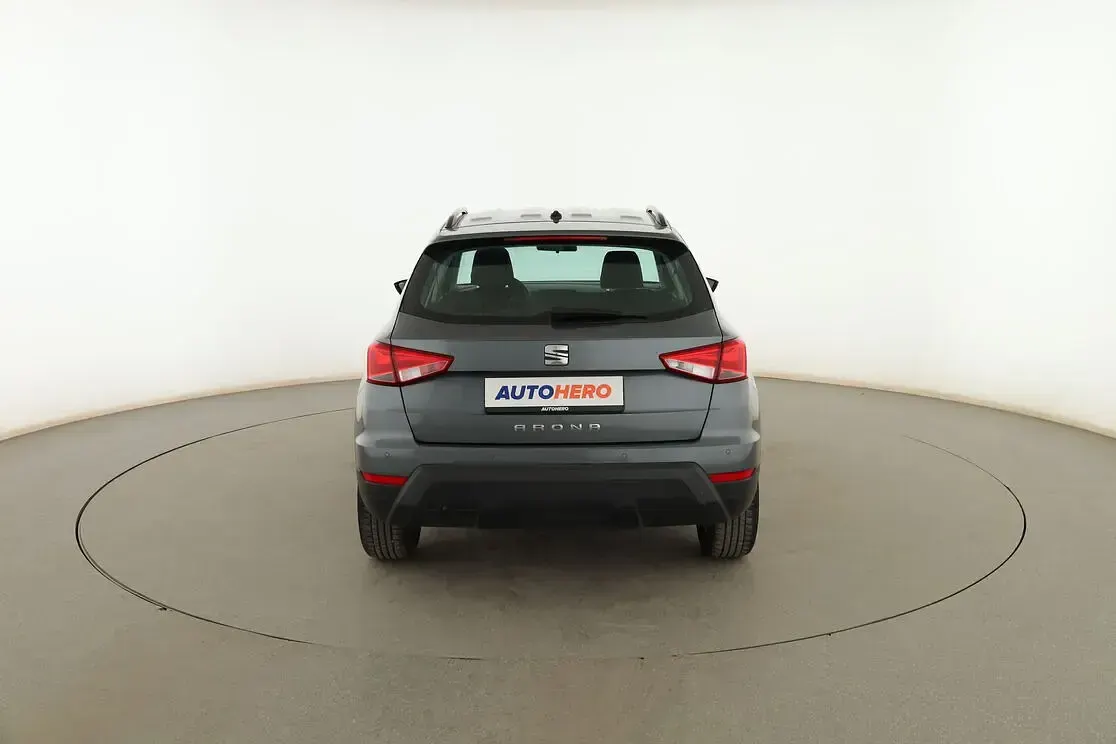 Usado Seat Arona Reference 95 CV (69 kW) 2019 Gris SUV