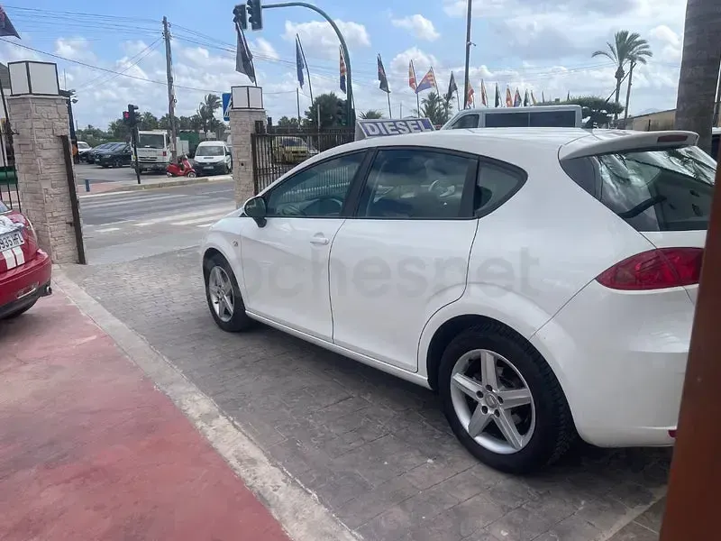 Usado Seat Leon 90 CV (66 kW) 2009 Blanco Utilitario