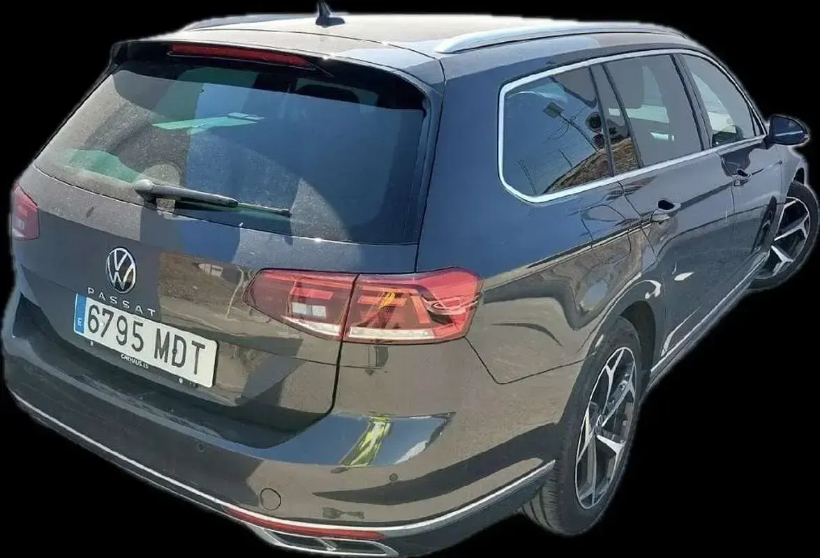 Usado VW Passat R-line 150 CV (110 kW) 2023 Gris Familiar