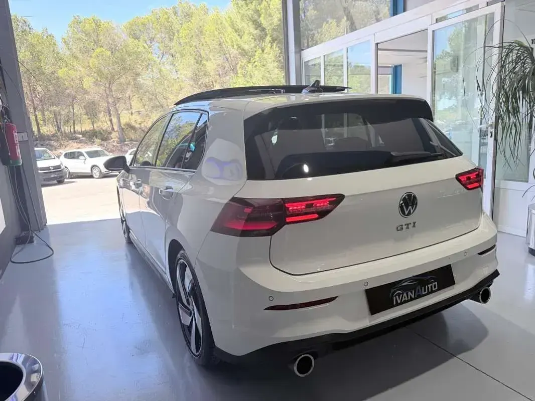 Usado VW Golf VIII GTI 245 CV (180 kW) 2021 Blanco Utilitario