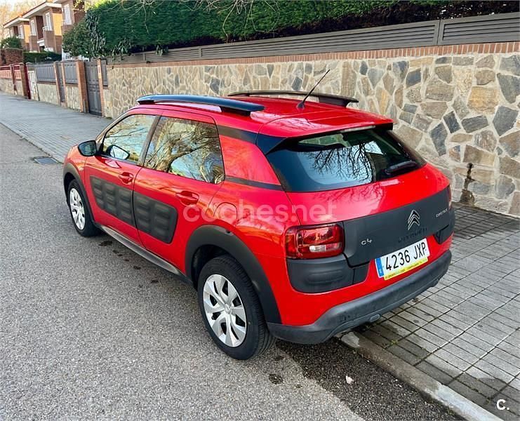 Usado Citroën C4 Feel 82 CV (60 kW) 2017 Rojo Berlina