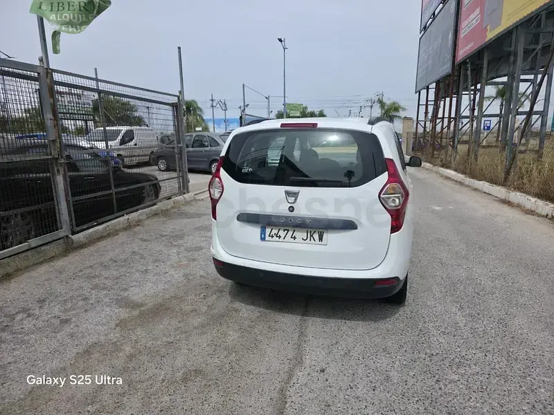 Usado Dacia Lodgy Ambiance 90 CV (66 kW) 2016 Blanco Monovolumen