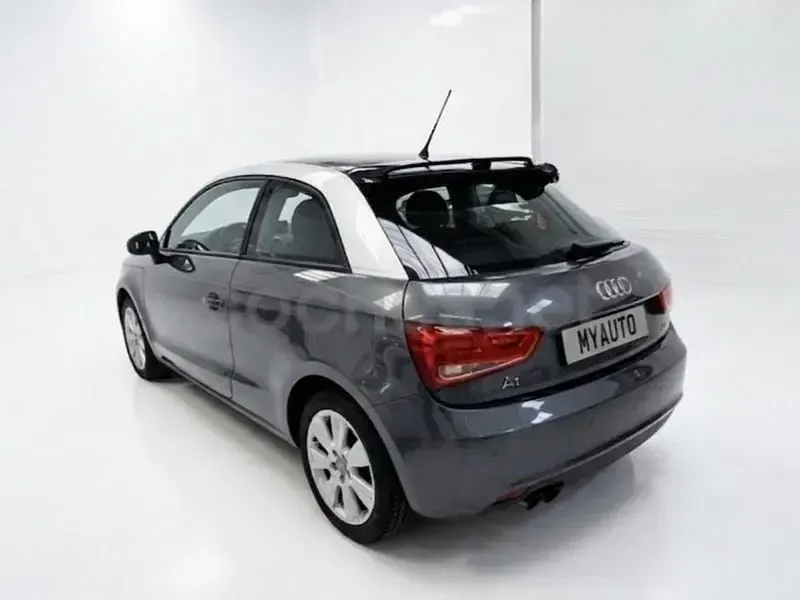 Usado Audi A1 Ambition 122 CV (89 kW) 2011 Gris / plata Utilitario