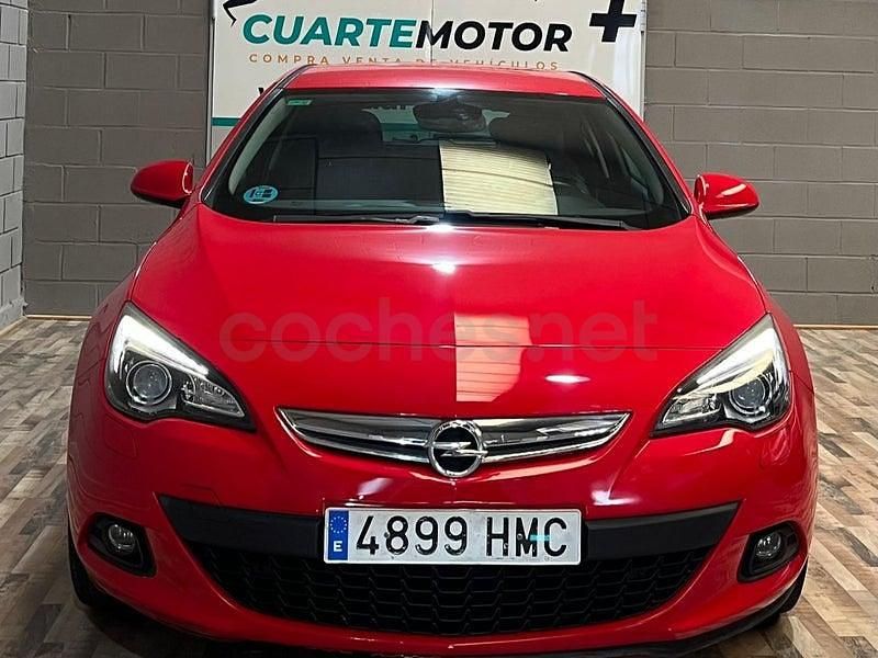 Usado Opel Astra GTC Sportive 140 CV (102 kW) 2012 Rojo Berlina