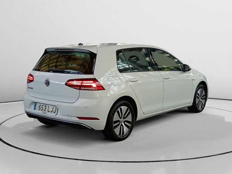 Begagnad VW e-Golf 100 kW (136 HK) 2020 Vit Halvkombi