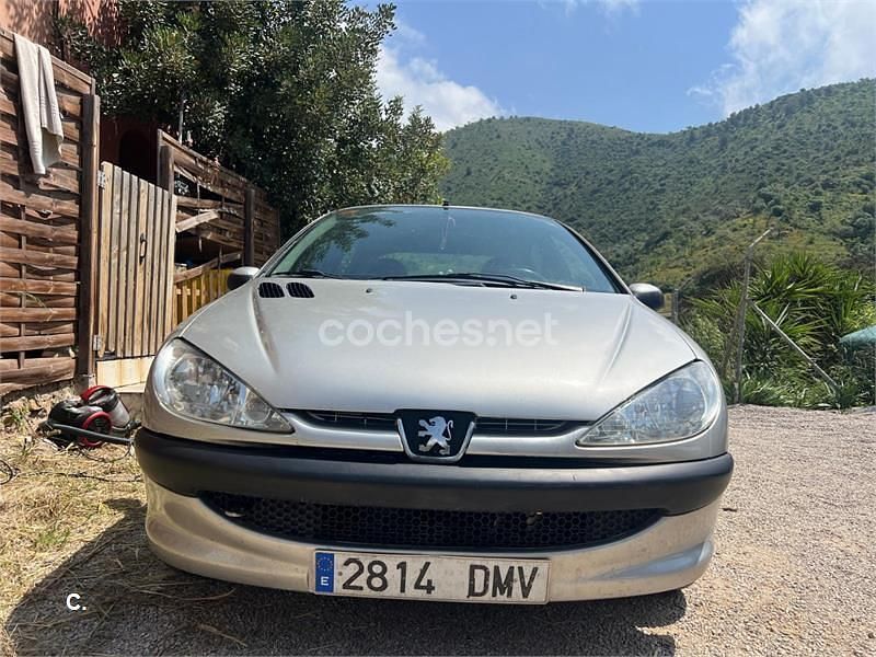 Usado Peugeot 206 70 CV (51 kW) 2005 Gris / plata Berlina