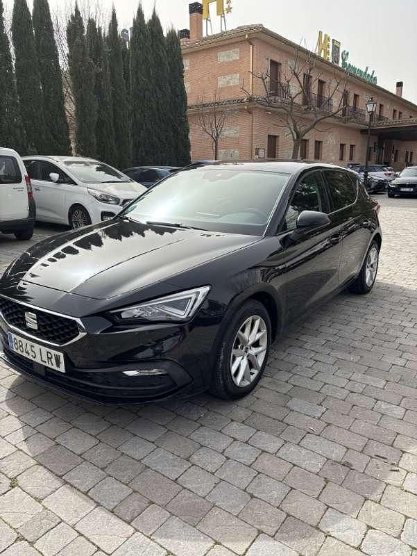 Usado Seat Leon 110 CV (80 kW) 2021 Negro Berlina
