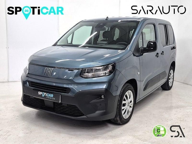 Usado Fiat Doblò 100 CV (73 kW) 2025 Violeta / lila Monovolumen