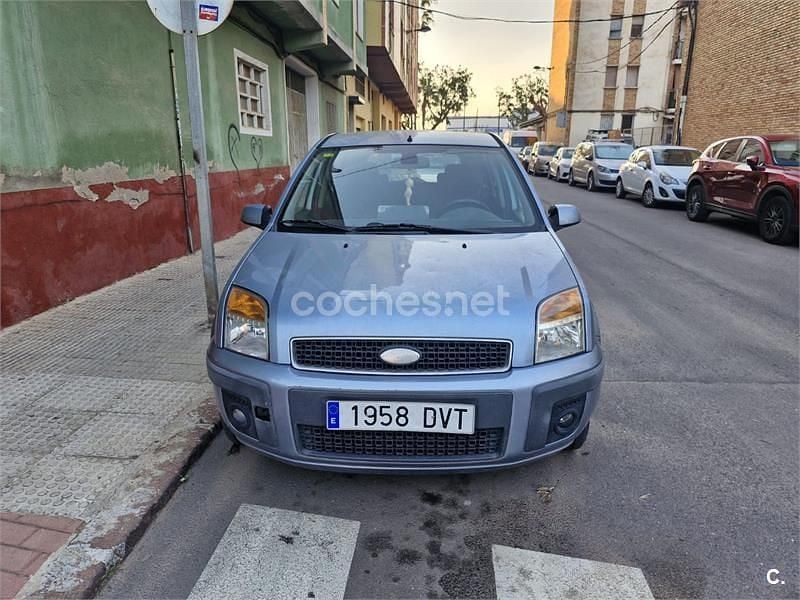 Usado Ford Fusion 68 CV (50 kW) 2002 Azul Utilitario