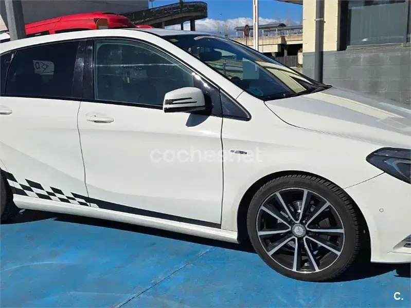 Usado Mercedes B200 136 CV (100 kW) 2012 Blanco Utilitario