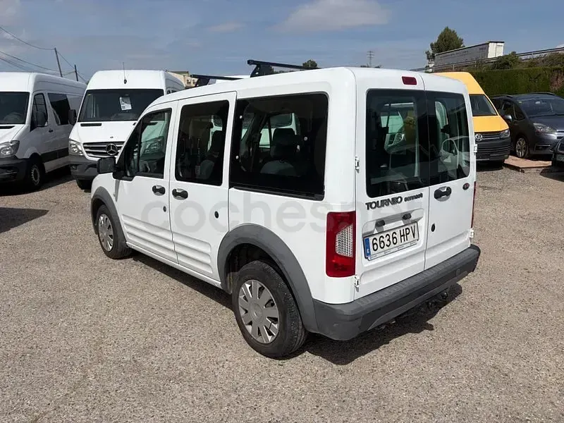 Usado Ford Tourneo Trend 95 CV (69 kW) 2014 Blanco Monovolumen