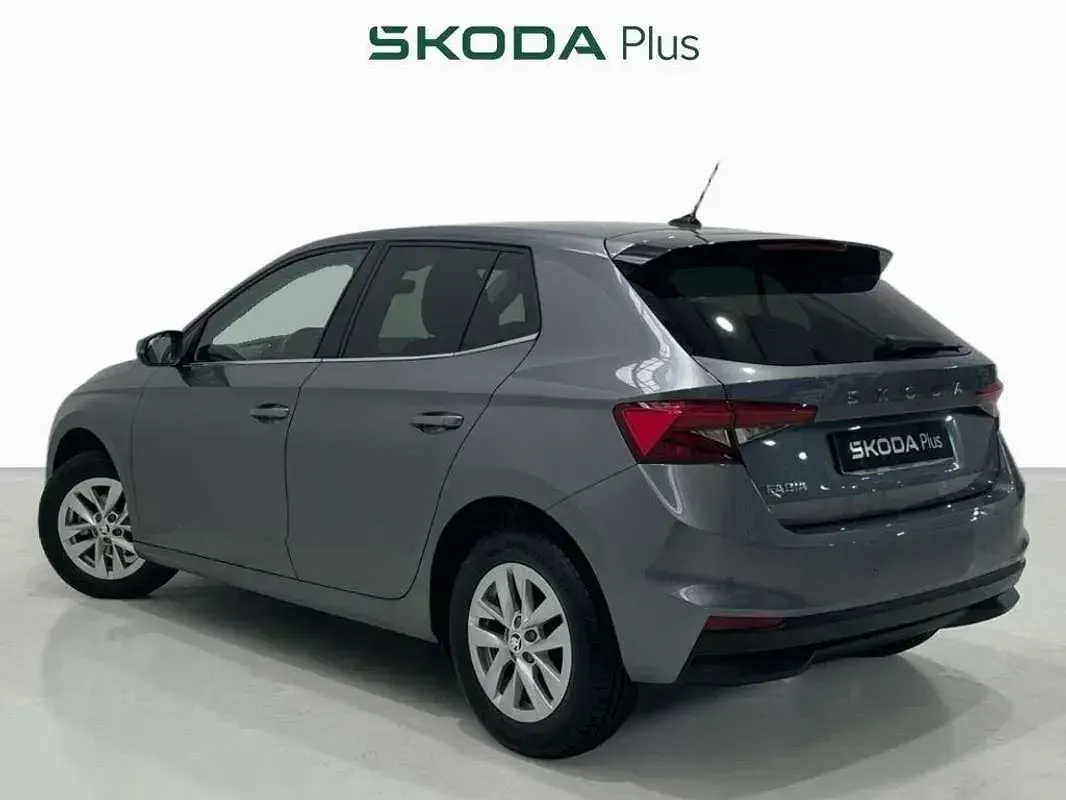 Usado Skoda Fabia Selection 95 CV (69 kW) 2024 Gris Utilitario