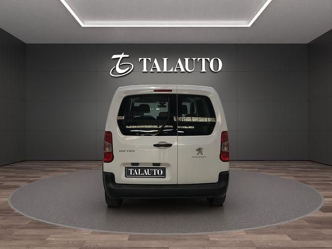 Usado Peugeot Rifter Active 100 CV (73 kW) 2021 Blanco Monovolumen