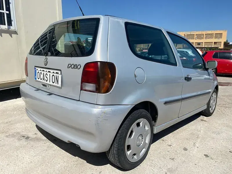 Begagnad VW Polo Conceptline 60 HK (44 kW) 1999 Grå Sedan