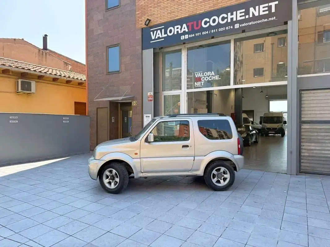 Usado Suzuki Jimny 82 CV (60 kW) 2006 Gris SUV