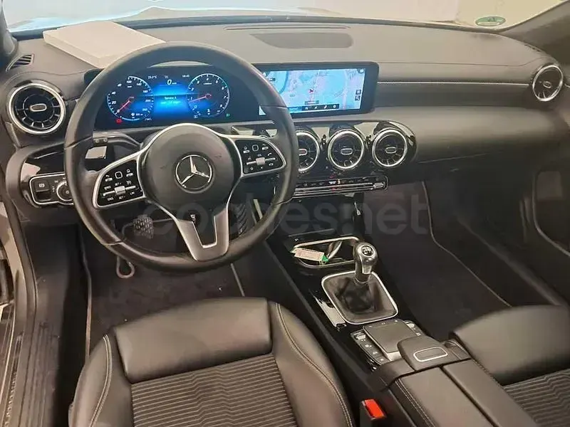 Usado Mercedes CLA180 Shooting Brake 136 CV (100 kW) 2021 Gris / plata Familiar