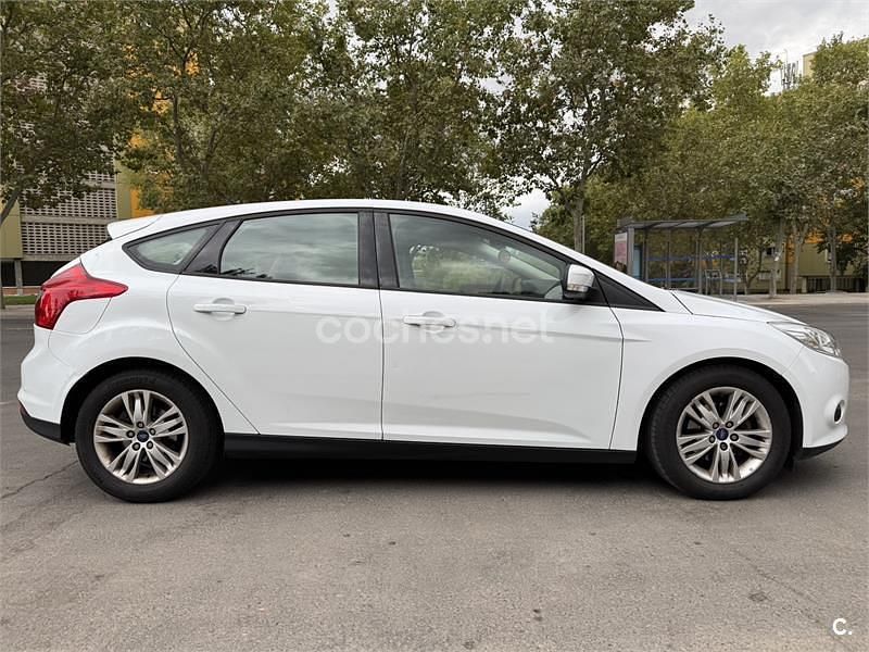 Blanco Usado 2011 Ford Focus Trend Berlina | 5000 € (Precio justo) - Imagen 1/4