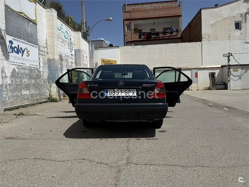 Usado Mercedes C250 Classic 150 CV (110 kW) 2001 Azul Berlina