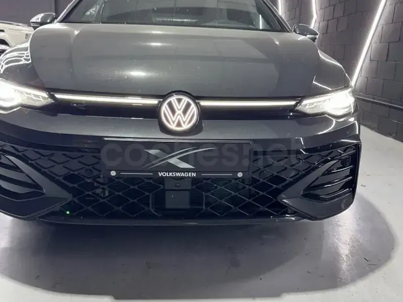 Usado VW Golf VIII R-line 150 CV (110 kW) 2025 Gris / plata Berlina