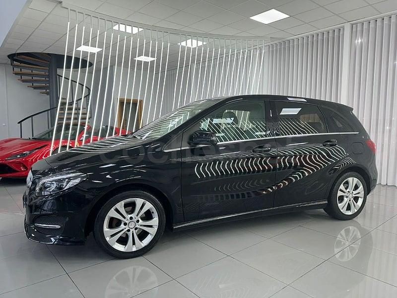 Usado Mercedes B180 109 CV (80 kW) 2017 Negro Monovolumen