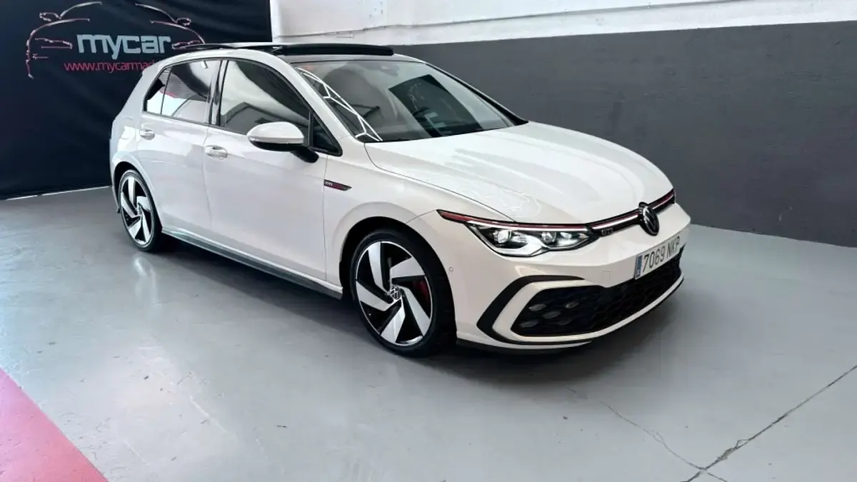Usado VW Golf VIII GTI 245 CV (180 kW) 2021 Blanco Utilitario
