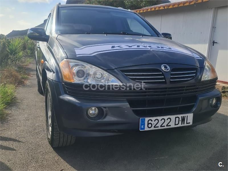 Usado Ssangyong (KGM) Kyron Limited 141 CV (103 kW) 2006 Gris / plata SUV