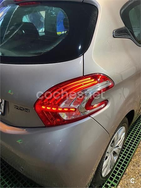 Usado Peugeot 208 Active 82 CV (60 kW) 2013 Beige Utilitario