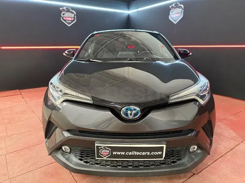Usado Toyota C-HR Plus 122 CV (89 kW) 2017 Gris / plata SUV