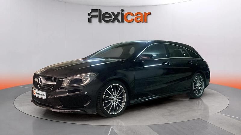 Usado Mercedes CLA200 Shooting Brake 136 CV (100 kW) 2016 Negro Familiar