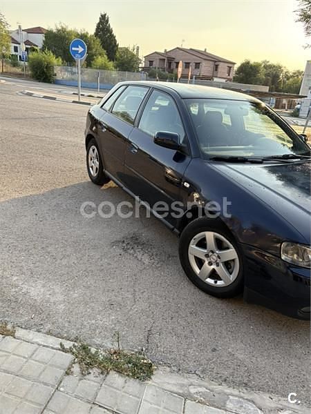 Azul Usado 2003 Audi A3 Ambiente Berlina | 2800 € (Buen precio) - Imagen 1/4