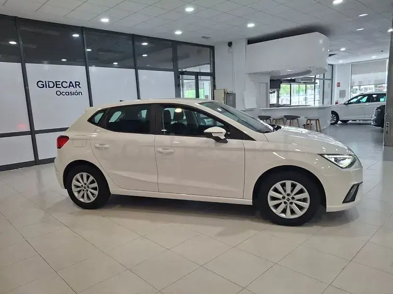 Usado Seat Ibiza Style Plus 90 CV (66 kW) 2022 Blanco Utilitario