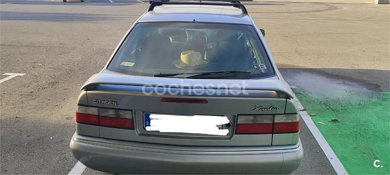 Usado Citroën Xantia 90 CV (66 kW) 1998 Gris / plata Berlina