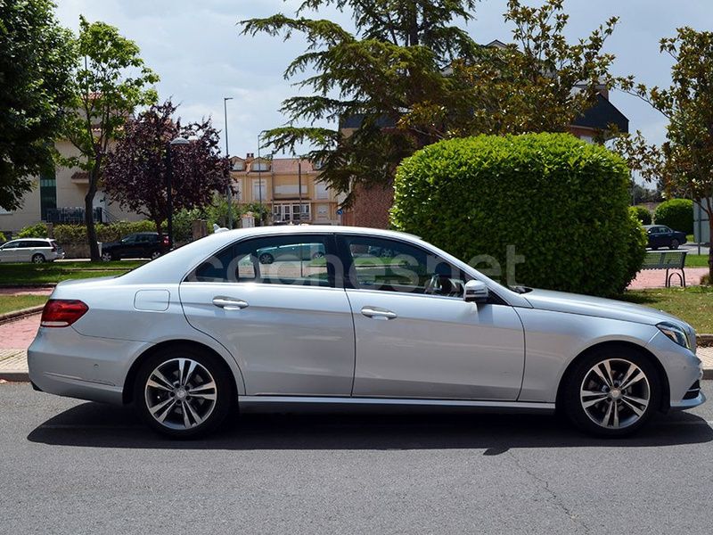 Usado Mercedes E220 Avantgarde 170 CV (125 kW) 2014 Gris / plata Berlina