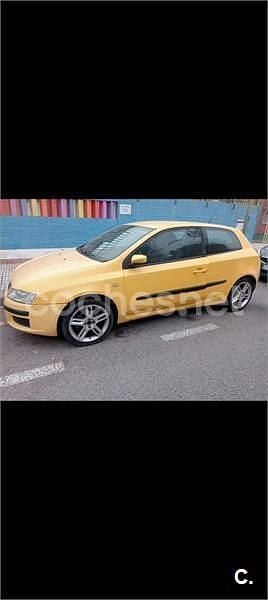 Amarillo Usado 2003 Fiat Stilo Dynamic Berlina | 2200 € (Precio justo) - Imagen 1/4